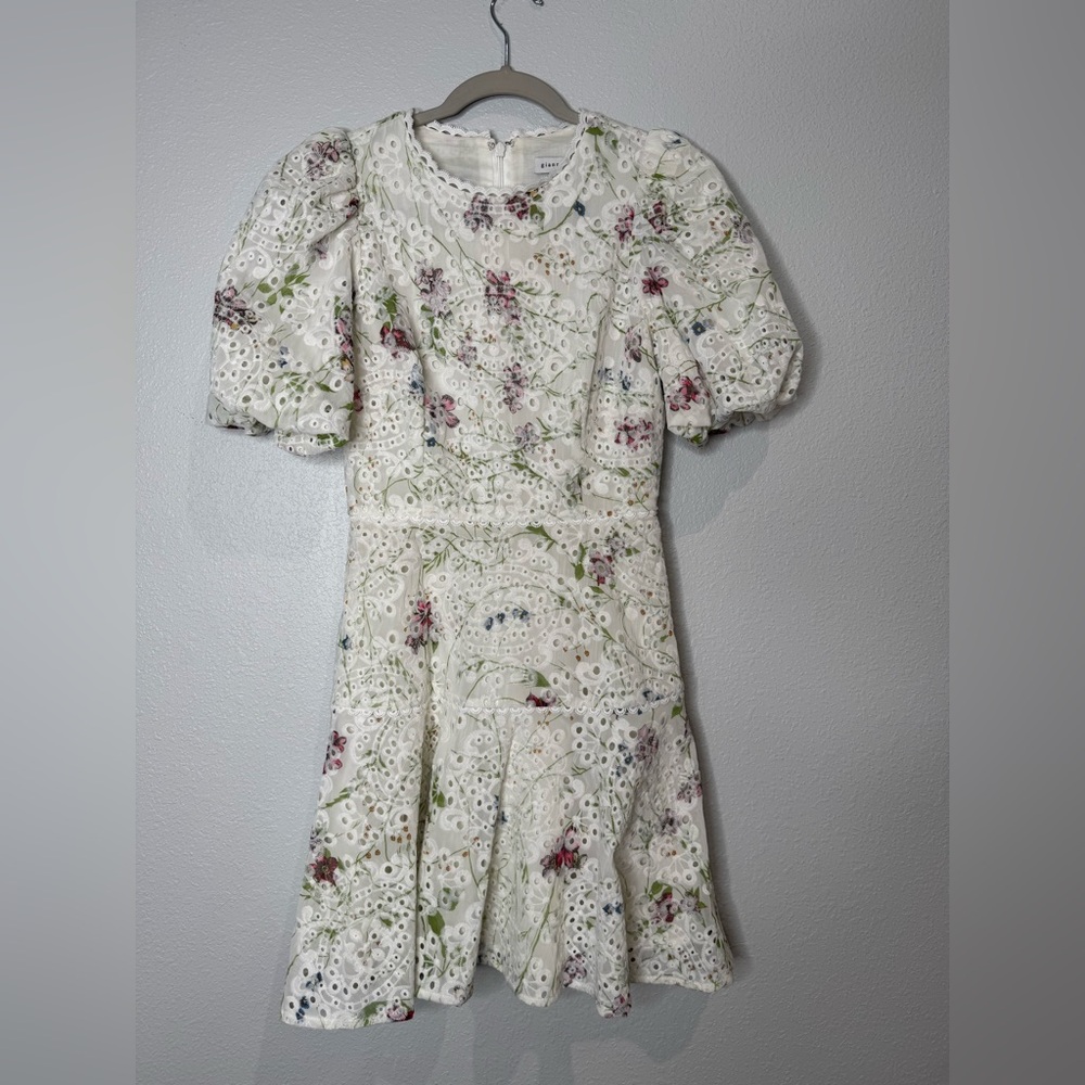 Beautiful floral print dress with many details